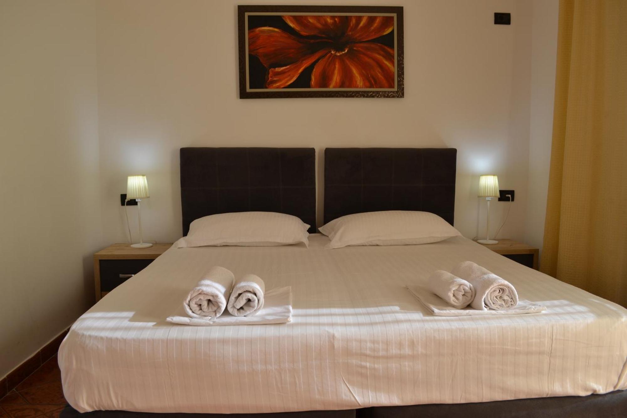 Central 5 Bedrooms Apartment Partial Seaview Vlorë Exterior foto
