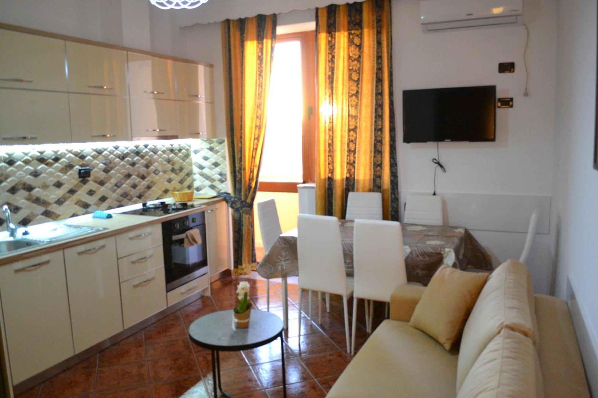 Central 5 Bedrooms Apartment Partial Seaview Vlorë Exterior foto